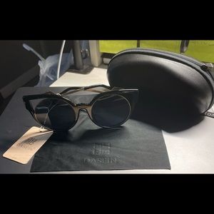 Dasein cat style frames ( Black and Gold ) New never worn